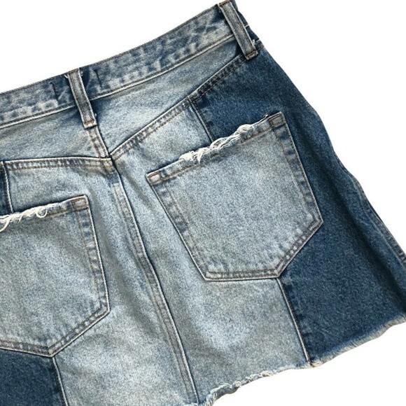 Abercrombie & Fitch Denim Skirt Patchwork Jean Raw Hem Size 28 / 6 Medium - Picture 4 of 6